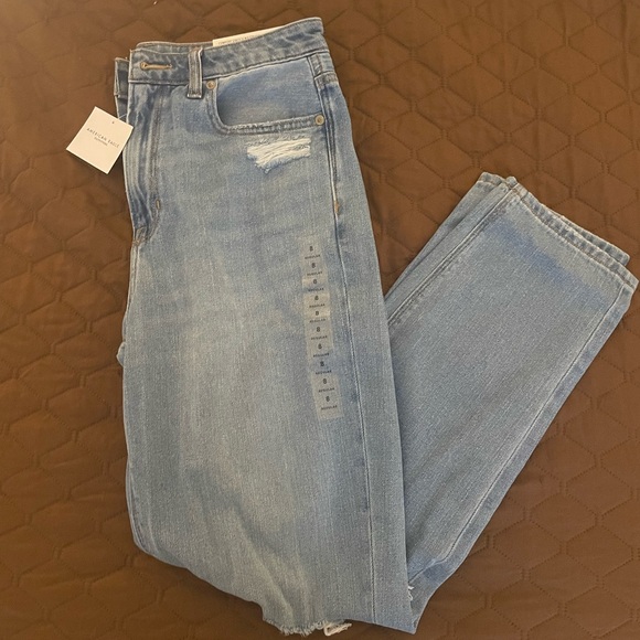 AE ripped mom jean - Picture 2 of 5